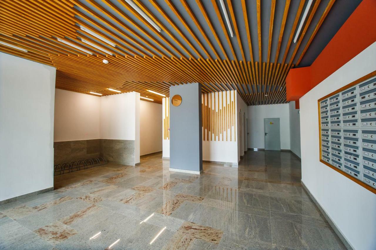 Spacious & Bright 2 Bedroom Central Apartment 오라데아 외부 사진